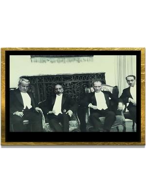 Marsilyan Yapay Zeka ile Yenilenmiş Atatürk Fotoğrafları Siyah Beyaz Cam Tablo, 3D Dekoratif Baskı 226