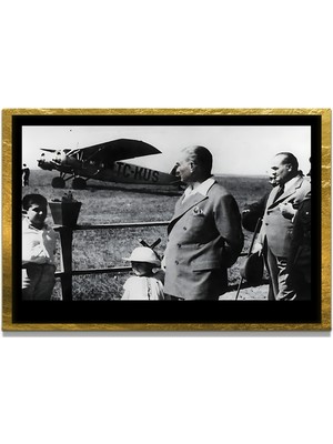 Marsilyan Yapay Zeka ile Yenilenmiş Atatürk Fotoğrafları Siyah Beyaz Cam Tablo, 3D Dekoratif Baskı 39