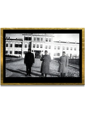 Marsilyan Yapay Zeka ile Yenilenmiş Atatürk Fotoğrafları Siyah Beyaz Cam Tablo, 3D Dekoratif Baskı 365