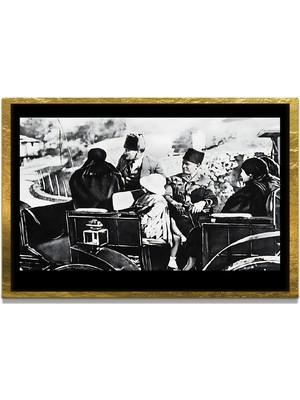 Marsilyan Yapay Zeka ile Yenilenmiş Atatürk Fotoğrafları Siyah Beyaz Cam Tablo, 3D Dekoratif Baskı 207