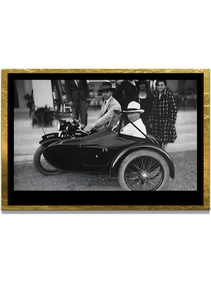 Marsilyan Yapay Zeka ile Yenilenmiş Atatürk Fotoğrafları Siyah Beyaz Cam Tablo, 3D Dekoratif Baskı 109