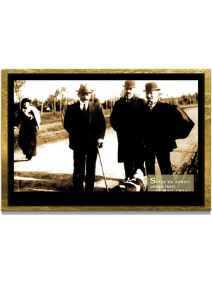 Marsilyan Yapay Zeka ile Yenilenmiş Atatürk Fotoğrafları Siyah Beyaz Cam Tablo, 3D Dekoratif Baskı 398