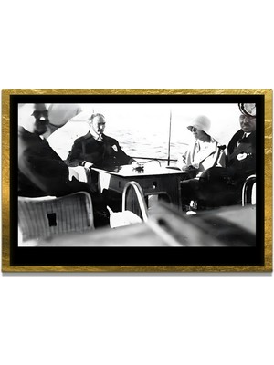 Marsilyan Yapay Zeka ile Yenilenmiş Atatürk Fotoğrafları Siyah Beyaz Cam Tablo, 3D Dekoratif Baskı 25