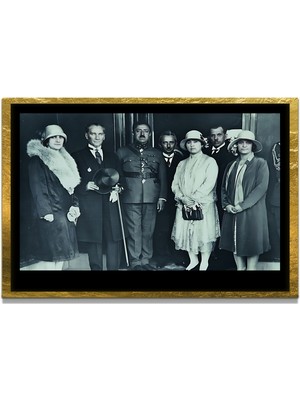 Marsilyan Yapay Zeka ile Yenilenmiş Atatürk Fotoğrafları Siyah Beyaz Cam Tablo, 3D Dekoratif Baskı 230