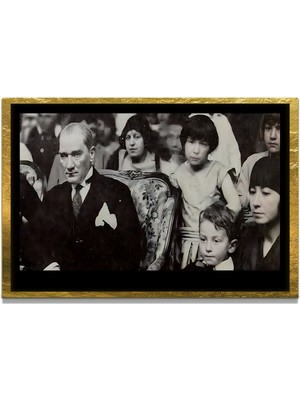 Marsilyan Yapay Zeka ile Yenilenmiş Atatürk Fotoğrafları Siyah Beyaz Cam Tablo, 3D Dekoratif Baskı 60