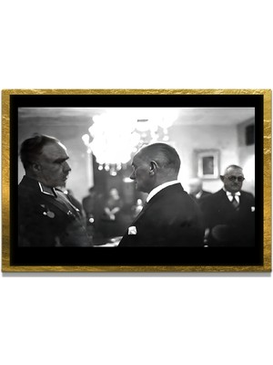 Marsilyan Yapay Zeka ile Yenilenmiş Atatürk Fotoğrafları Siyah Beyaz Cam Tablo, 3D Dekoratif Baskı 265