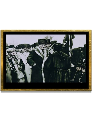 Marsilyan Yapay Zeka ile Yenilenmiş Atatürk Fotoğrafları Siyah Beyaz Cam Tablo, 3D Dekoratif Baskı 310