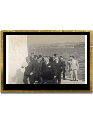 Marsilyan Yapay Zeka ile Yenilenmiş Atatürk Fotoğrafları Siyah Beyaz Cam Tablo, 3D Dekoratif Baskı 757