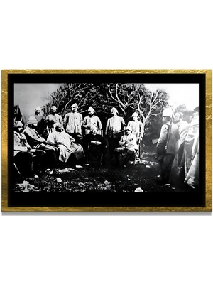 Marsilyan Yapay Zeka ile Yenilenmiş Atatürk Fotoğrafları Siyah Beyaz Cam Tablo, 3D Dekoratif Baskı 599