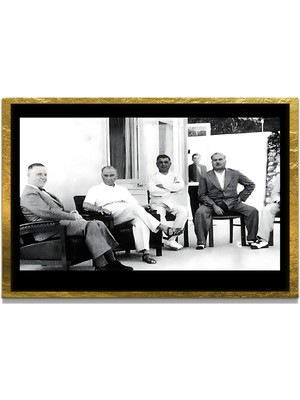 Marsilyan Yapay Zeka ile Yenilenmiş Atatürk Fotoğrafları Siyah Beyaz Cam Tablo, 3D Dekoratif Baskı 551