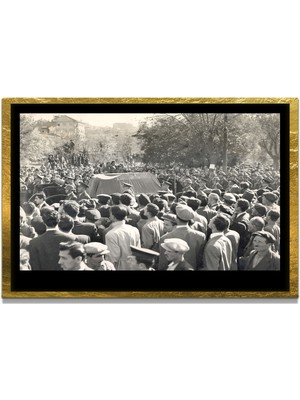 Marsilyan Yapay Zeka ile Yenilenmiş Atatürk Fotoğrafları Siyah Beyaz Cam Tablo, 3D Dekoratif Baskı 387