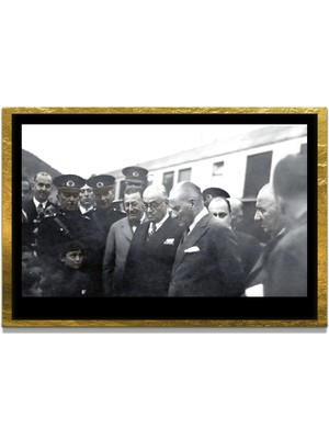 Marsilyan Yapay Zeka ile Yenilenmiş Atatürk Fotoğrafları Siyah Beyaz Cam Tablo, 3D Dekoratif Baskı 31