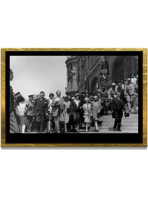 Marsilyan Yapay Zeka ile Yenilenmiş Atatürk Fotoğrafları Siyah Beyaz Cam Tablo, 3D Dekoratif Baskı 41