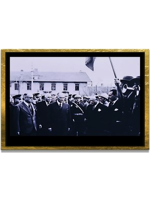 Marsilyan Yapay Zeka ile Yenilenmiş Atatürk Fotoğrafları Siyah Beyaz Cam Tablo, 3D Dekoratif Baskı 170