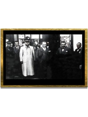 Marsilyan Yapay Zeka ile Yenilenmiş Atatürk Fotoğrafları Siyah Beyaz Cam Tablo, 3D Dekoratif Baskı 587