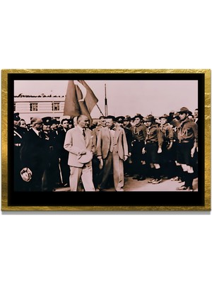 Marsilyan Yapay Zeka ile Yenilenmiş Atatürk Fotoğrafları Siyah Beyaz Cam Tablo, 3D Dekoratif Baskı 322