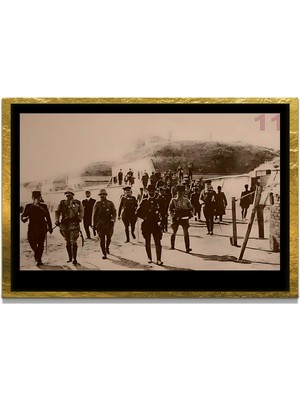 Marsilyan Yapay Zeka ile Yenilenmiş Atatürk Fotoğrafları Siyah Beyaz Cam Tablo, 3D Dekoratif Baskı 622
