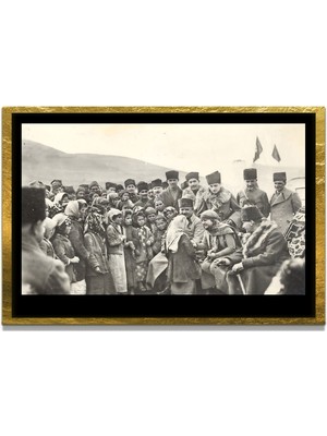 Marsilyan Yapay Zeka ile Yenilenmiş Atatürk Fotoğrafları Siyah Beyaz Cam Tablo, 3D Dekoratif Baskı 293