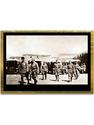 Marsilyan Yapay Zeka ile Yenilenmiş Atatürk Fotoğrafları Siyah Beyaz Cam Tablo, 3D Dekoratif Baskı 90