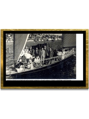 Marsilyan Yapay Zeka ile Yenilenmiş Atatürk Fotoğrafları Siyah Beyaz Cam Tablo, 3D Dekoratif Baskı 761