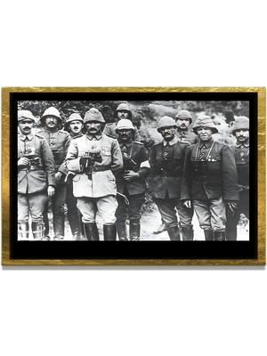 Marsilyan Yapay Zeka ile Yenilenmiş Atatürk Fotoğrafları Siyah Beyaz Cam Tablo, 3D Dekoratif Baskı 284