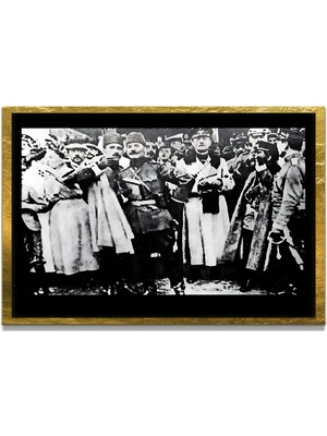 Marsilyan Yapay Zeka ile Yenilenmiş Atatürk Fotoğrafları Siyah Beyaz Cam Tablo, 3D Dekoratif Baskı 381