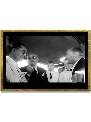 Marsilyan Yapay Zeka ile Yenilenmiş Atatürk Fotoğrafları Siyah Beyaz Cam Tablo, 3D Dekoratif Baskı 543