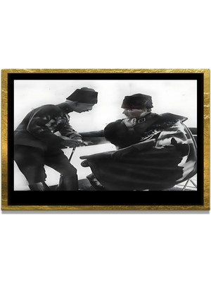 Marsilyan Yapay Zeka ile Yenilenmiş Atatürk Fotoğrafları Siyah Beyaz Cam Tablo, 3D Dekoratif Baskı 679