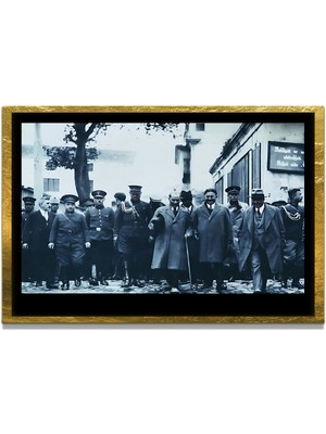 Marsilyan Yapay Zeka ile Yenilenmiş Atatürk Fotoğrafları Siyah Beyaz Cam Tablo, 3D Dekoratif Baskı 152