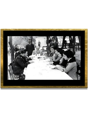 Marsilyan Yapay Zeka ile Yenilenmiş Atatürk Fotoğrafları Siyah Beyaz Cam Tablo, 3D Dekoratif Baskı 247