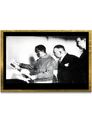 Marsilyan Yapay Zeka ile Yenilenmiş Atatürk Fotoğrafları Siyah Beyaz Cam Tablo, 3D Dekoratif Baskı 579