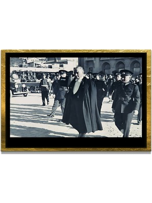Marsilyan Yapay Zeka ile Yenilenmiş Atatürk Fotoğrafları Siyah Beyaz Cam Tablo, 3D Dekoratif Baskı 354