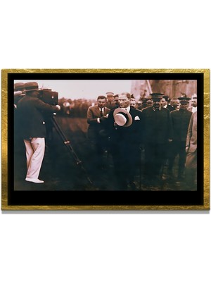 Marsilyan Yapay Zeka ile Yenilenmiş Atatürk Fotoğrafları Siyah Beyaz Cam Tablo, 3D Dekoratif Baskı 370