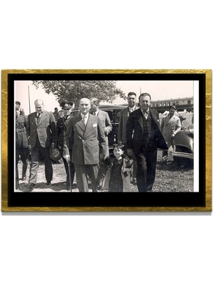 Marsilyan Yapay Zeka ile Yenilenmiş Atatürk Fotoğrafları Siyah Beyaz Cam Tablo, 3D Dekoratif Baskı 767