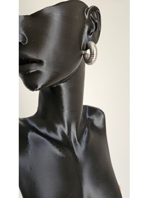 Bombeli Tırtıklı Kadın Küpe