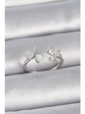 Clariss Pirinç Gümüş Renk Ayarlanabilir Zirkon Taşlı Beyaz Mineli Kalp Model Kadın Yüzük