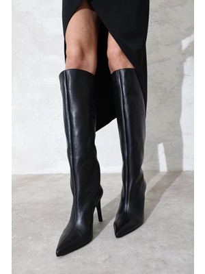 5in1Canpolat Siyah Sivri Burun Topuklu Çizme 24403