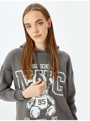 Koton Kolej Baskılı Kapüşonlu Uzun Kollu Sweatshirt