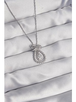 Clariss 316L Çelik Gümüş Renk Fiyonk Detaylı Zirkon Taşlı Damla Model Kolye