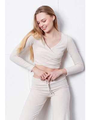 Uzun Kollu Yaka Detaylı Crop Bluz