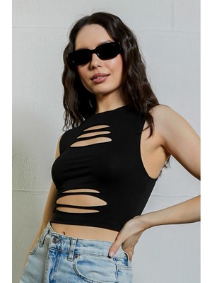 Lazer Kesim Cut-Out Dekolteli Crop Top