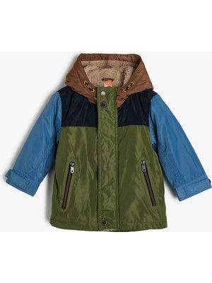 Koton Kapşonlu Cepli Peluş Detaylı Erkek Çocuk Mont Karışık Renkli Uzun Kol Özellikli