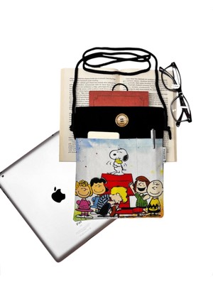 Atölye Smyrna Askılı Kitap / Tablet / Ebook Çantası – Kılıfı ( Snoopy )