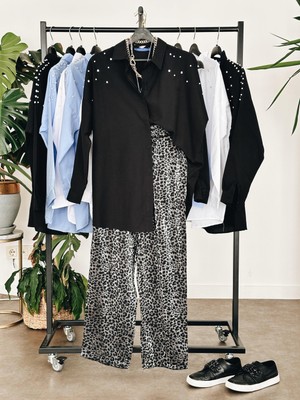 Leopar Desenli Parlak Dokuma Pantolon Siyah