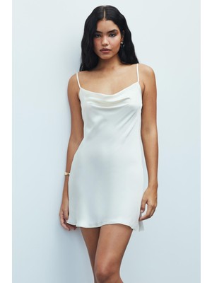 Feu De Elu Ekru Degaje Yaka Askılı Kısa Saten Gecelik Kadın İçin Şık Tasarım