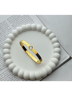 Altın Renk Taşlı Çelik Kelepçe Bilezik Kararmaz Özellikleri ile Güvenle Kullanabilirsiniz