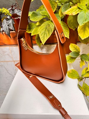 Alen Askısı Uzayıp Kısalabilen Şık Baget Çanta