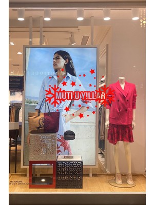 Tekno Trust Mutlu Yıllar Yazısı ve Küçüklü Büyüklü Kar Taneleri Yılbaşı Süslemeleri - Kırmızı