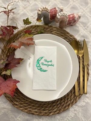 Yeşil Yaldızlı Hayırlı Ramazanlar Ay Desenli 16 Lı Beyaz Renkli Kağıt Peçete