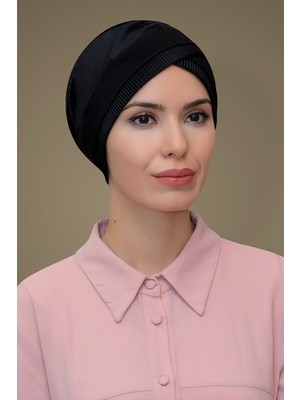 Hürrem Bone Siyah Pratik Hazır Geçmeli Tesettür Bone Fukuro Piliseli Tek Bantlı Çapraz Büzgülü 1821_01